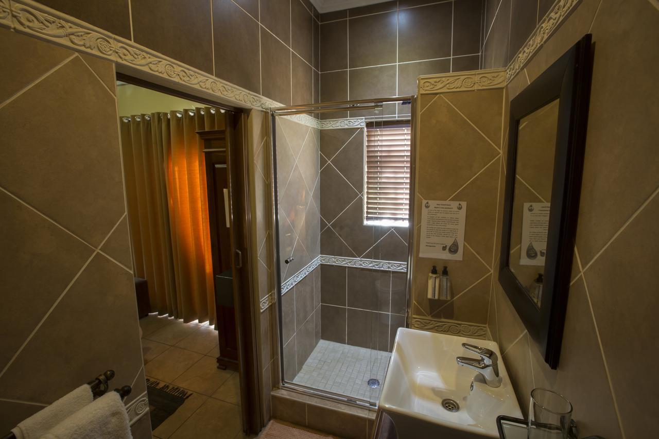 เลอคอซโม่ เกสท์เฮาส์ Hotel โจฮันเนสเบิร์ก ภายนอก รูปภาพ