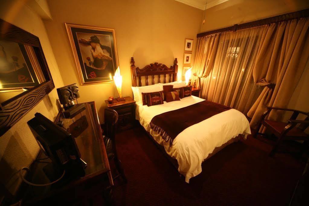 เลอคอซโม่ เกสท์เฮาส์ Hotel โจฮันเนสเบิร์ก ภายนอก รูปภาพ